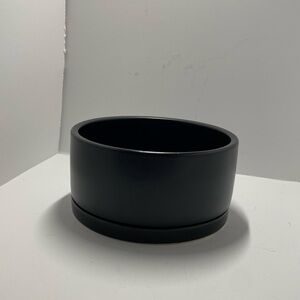 Low profile with built in drip saucer succulent pot.